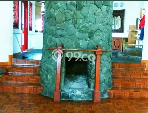 FOR SALE! Vila Kawasan Cisarua, Area 1680m2m², Posisi Strategis FOR SALE! Vila Kawasan Cisarua, Area 1680m2m², Posisi Strategis