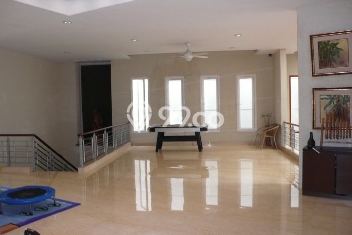 Rumah Elit Modern Tanpa Renovasi di Pantai Mutiara Jakarta Utara Rumah Elit Modern Tanpa Renovasi di Pantai Mutiara Jakarta Utara