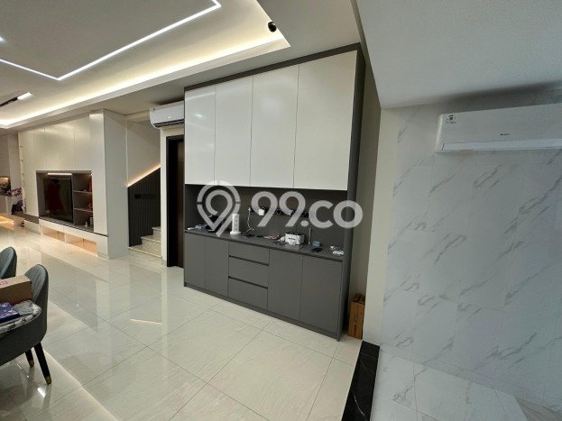 Rumah Elit Modern Tanpa Renovasi di Golf Island Jakarta Utara Rumah Elit Modern Tanpa Renovasi di Golf Island Jakarta Utara