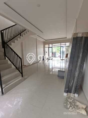 AREA BISNIS! Ruko Kawasan Jelupang, Luas 100m², Mainroad, Ramai AREA BISNIS! Ruko Kawasan Jelupang, Luas 100m², Mainroad, Ramai
