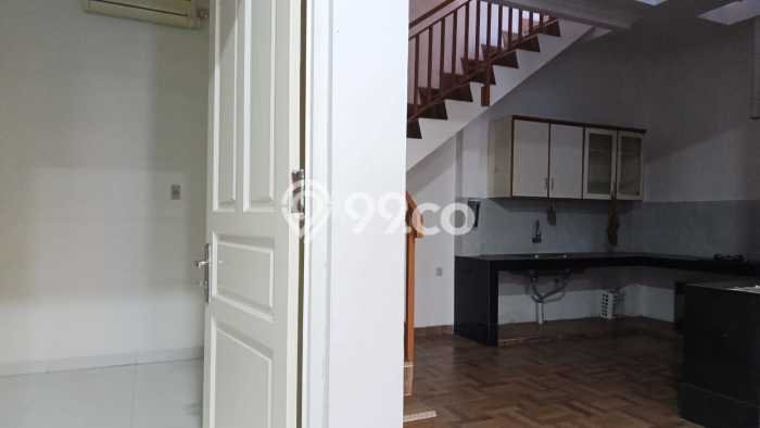 Rumah Disewakan Jakarta Barat LT 144m2 LB 150m2 Area Joglo Rumah Disewakan Jakarta Barat LT 144m2 LB 150m2 Area Joglo