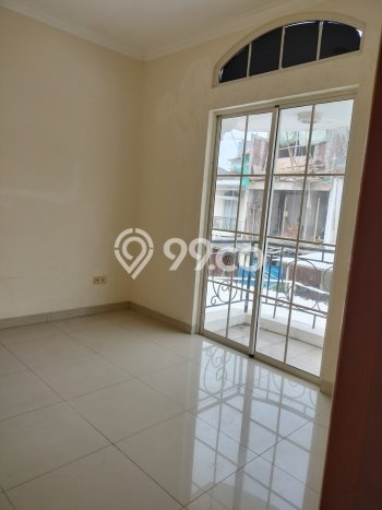 Disewakan! Rumah 3 Kamar Tidur &
2 Kamar Mandi di Green Lake City, Jakarta Barat Disewakan! Rumah 3 Kamar Tidur &
2 Kamar Mandi di Green Lake City, Jakarta Barat
