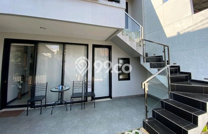Hunian Mewah LB 200m2 Siap Pakai Desain Elegan di Bintaro, Tangerang Selatan Hunian Mewah LB 200m2 Siap Pakai Desain Elegan di Bintaro, Tangerang Selatan
