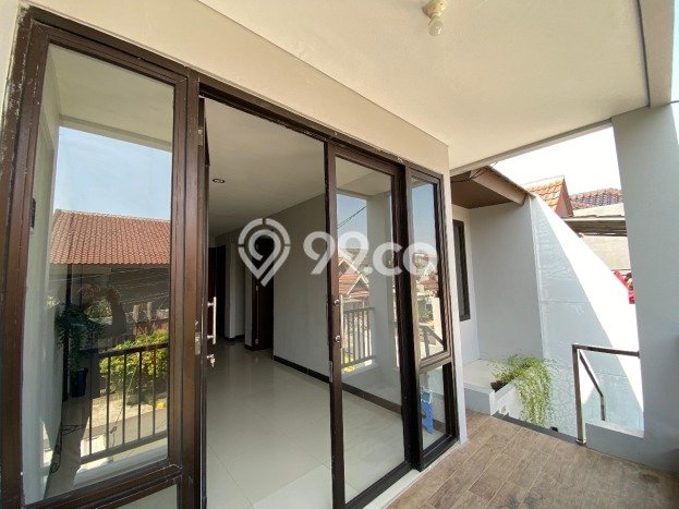 Hunian Mewah LB 200m2 Siap Pakai Desain Elegan di Bintaro, Tangerang Selatan Hunian Mewah LB 200m2 Siap Pakai Desain Elegan di Bintaro, Tangerang Selatan