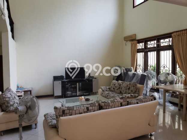 Rumah Elit Modern Tanpa Renovasi di Pakis Surabaya Rumah Elit Modern Tanpa Renovasi di Pakis Surabaya