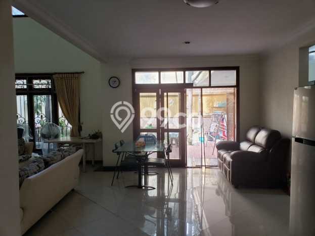 Rumah Elit Modern Tanpa Renovasi di Pakis Surabaya Rumah Elit Modern Tanpa Renovasi di Pakis Surabaya