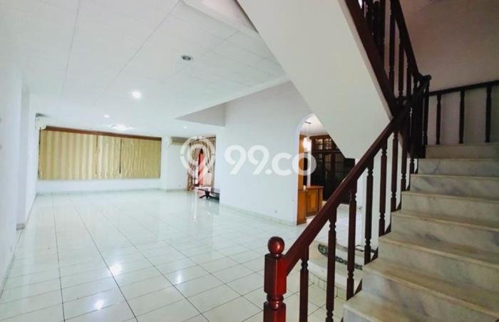 Rumah Elit Modern Tanpa Renovasi di Setiabudi Jakarta Selatan Rumah Elit Modern Tanpa Renovasi di Setiabudi Jakarta Selatan