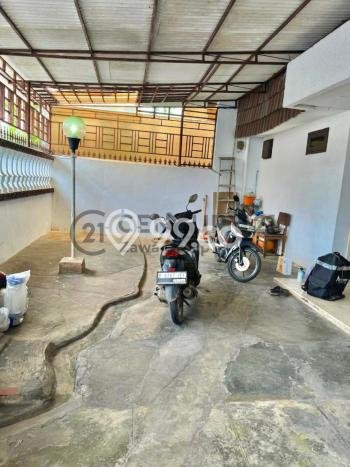 Rumah Elit Modern Siap Huni di Taman Kota Jakarta Barat Rumah Elit Modern Siap Huni di Taman Kota Jakarta Barat