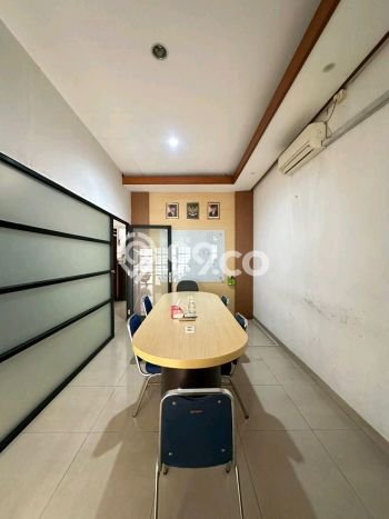Rumah Mewah LB 231m2 Siap Huni Desain Elegan di Fatmawati, Jakarta Selatan Rumah Mewah LB 231m2 Siap Huni Desain Elegan di Fatmawati, Jakarta Selatan