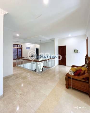 Rumah Mewah LB 320m2 Siap Huni Desain Elegan di Pejaten, Jakarta Selatan Rumah Mewah LB 320m2 Siap Huni Desain Elegan di Pejaten, Jakarta Selatan
