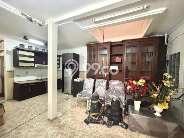 Hunian Eksklusif Dijual LT 240m2 di Tebet, Jakarta Selatan Hunian Eksklusif Dijual LT 240m2 di Tebet, Jakarta Selatan