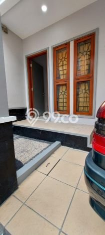 For Sale Rumah 5 Kamar Lokasi Ideal Bagus dan Strategis di Tebet For Sale Rumah 5 Kamar Lokasi Ideal Bagus dan Strategis di Tebet