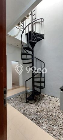 For Sale Rumah 5 Kamar Lokasi Ideal Bagus dan Strategis di Tebet For Sale Rumah 5 Kamar Lokasi Ideal Bagus dan Strategis di Tebet