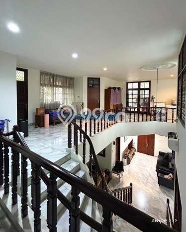 Hunian Mewah Siap Huni LT 330m2 di Tebet, Jakarta Selatan Hunian Mewah Siap Huni LT 330m2 di Tebet, Jakarta Selatan