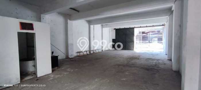 Unit Gudang Paling Strategis di Bantul Bantul dengan LB 1618m2 Unit Gudang Paling Strategis di Bantul Bantul dengan LB 1618m2