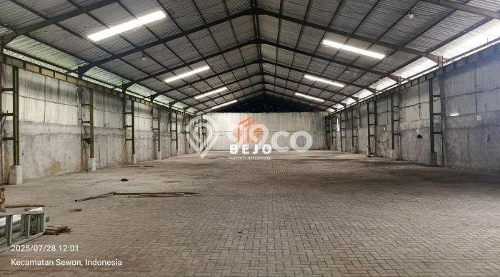 Unit Gudang Paling Strategis di Sewon Bantul dengan LB 1320m2 Unit Gudang Paling Strategis di Sewon Bantul dengan LB 1320m2