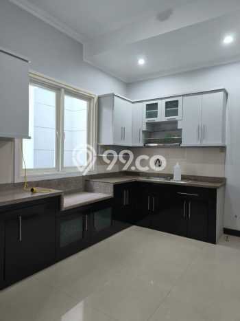 Disewakan Rumah Harga Terjangkau di Citraland Surabaya dengan 4 Kamar Tidur Disewakan Rumah Harga Terjangkau di Citraland Surabaya dengan 4 Kamar Tidur