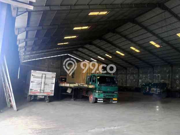For Rent Gudang Strategis Kawasan Margomulyo, Luas 2520m², Pusat Bisnis For Rent Gudang Strategis Kawasan Margomulyo, Luas 2520m², Pusat Bisnis