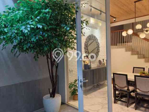 Rumah Elit Modern Tanpa Renovasi di Pakuwon Indah Surabaya Rumah Elit Modern Tanpa Renovasi di Pakuwon Indah Surabaya