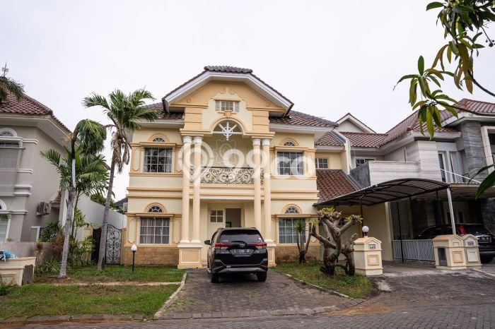 Ready to Use! Premium House LT 345m2 Desain Modern di Alun-alun Contong Ready to Use! Premium House LT 345m2 Desain Modern di Alun-alun Contong