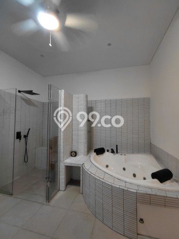 Disewakan! Rumah 5 Kamar Tidur &
5 Kamar Mandi di Senopati, Jakarta Selatan Disewakan! Rumah 5 Kamar Tidur &
5 Kamar Mandi di Senopati, Jakarta Selatan