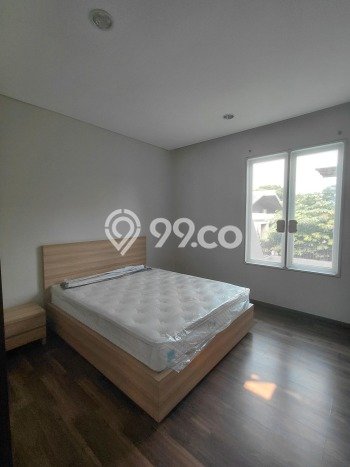 Disewakan! Rumah 3 Kamar Tidur &
2 Kamar Mandi di Kemang, Jakarta Selatan Disewakan! Rumah 3 Kamar Tidur &
2 Kamar Mandi di Kemang, Jakarta Selatan