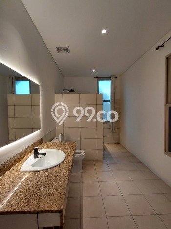 Disewakan! Rumah 5 Kamar Tidur &
5 Kamar Mandi di Senopati, Jakarta Selatan Disewakan! Rumah 5 Kamar Tidur &
5 Kamar Mandi di Senopati, Jakarta Selatan