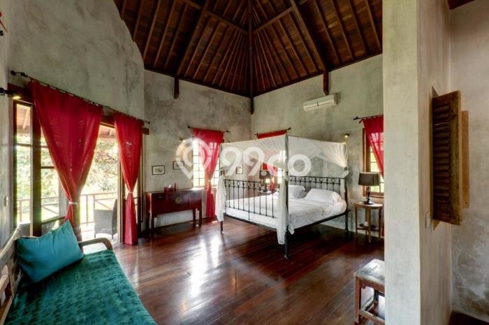 PELUANG INVESTASI! Vila Kawasan , Area 2400m2m², ROI Menjanjikan PELUANG INVESTASI! Vila Kawasan , Area 2400m2m², ROI Menjanjikan