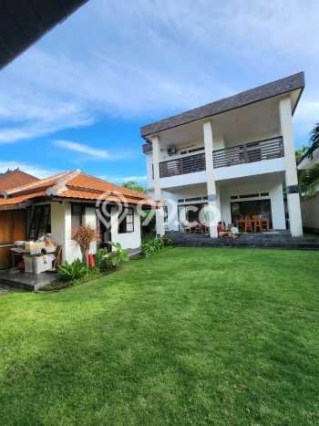 Rumah Mewah LB 350m2 Siap Pakai Desain Elegan di Jimbaran, Badung Rumah Mewah LB 350m2 Siap Pakai Desain Elegan di Jimbaran, Badung
