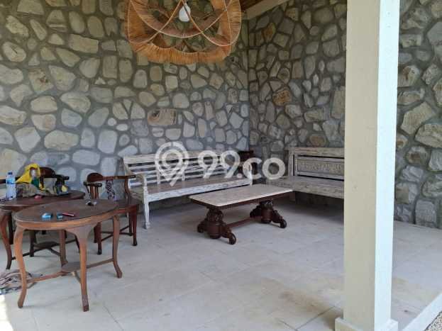 Dijual Vila di , Dimensi 305m2m², Lingkungan tenang untuk keluarga Dijual Vila di , Dimensi 305m2m², Lingkungan tenang untuk keluarga