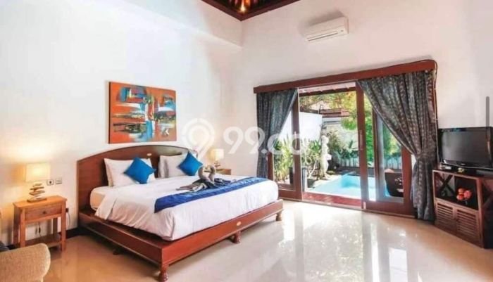 Rumah Mewah LB 250m2 Siap Pakai Desain Elegan di Seminyak, Badung Rumah Mewah LB 250m2 Siap Pakai Desain Elegan di Seminyak, Badung
