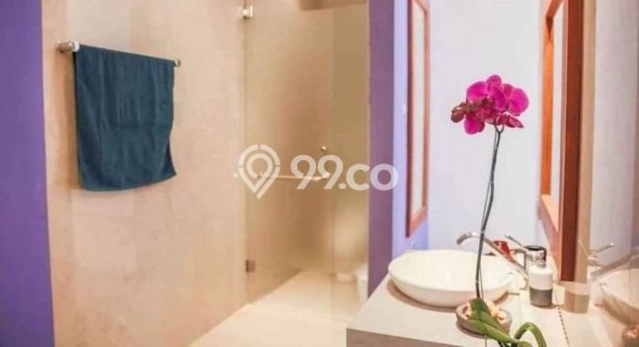 Rumah Mewah LB 250m2 Siap Pakai Desain Elegan di Seminyak, Badung Rumah Mewah LB 250m2 Siap Pakai Desain Elegan di Seminyak, Badung