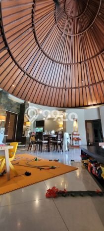 Dijual Rumah Mewah Megah Dengan View Eksklusif di Seminyak, Badung Dijual Rumah Mewah Megah Dengan View Eksklusif di Seminyak, Badung