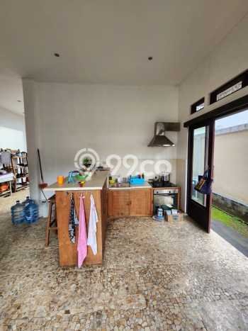 Rumah Mewah LB 350m2 Siap Pakai Desain Elegan di Jimbaran, Badung Rumah Mewah LB 350m2 Siap Pakai Desain Elegan di Jimbaran, Badung