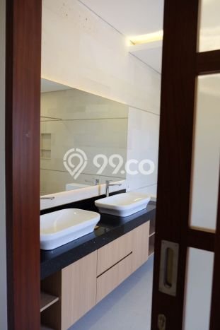 Ready to Use! Luxury House LT 420m2 Desain Modern di Kerobokan Ready to Use! Luxury House LT 420m2 Desain Modern di Kerobokan