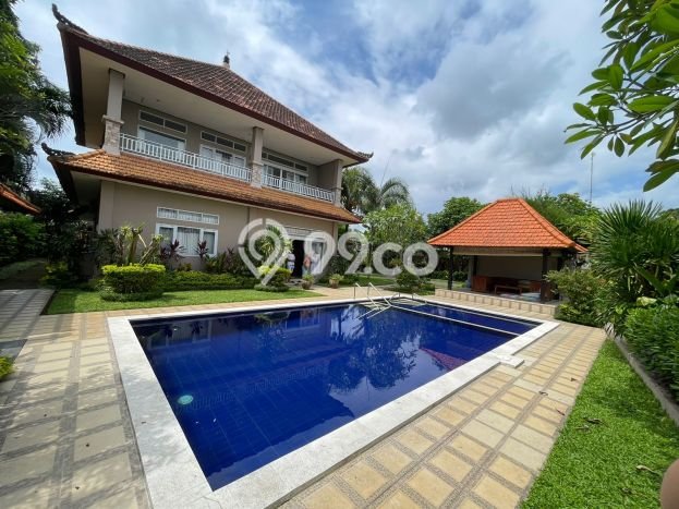 Vila di Kediri, Area 900m2m², Lokasi Premium Vila di Kediri, Area 900m2m², Lokasi Premium