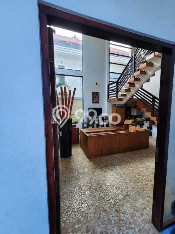 Rumah Mewah LB 350m2 Siap Pakai Desain Elegan di Jimbaran, Badung Rumah Mewah LB 350m2 Siap Pakai Desain Elegan di Jimbaran, Badung