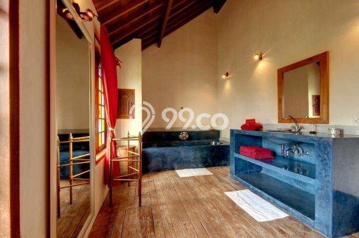 PELUANG INVESTASI! Vila Kawasan , Area 2400m2m², ROI Menjanjikan PELUANG INVESTASI! Vila Kawasan , Area 2400m2m², ROI Menjanjikan