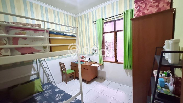For Sale Hunian Rumah Terawat 2 KT di Taman Holis Indah, Bandung For Sale Hunian Rumah Terawat 2 KT di Taman Holis Indah, Bandung