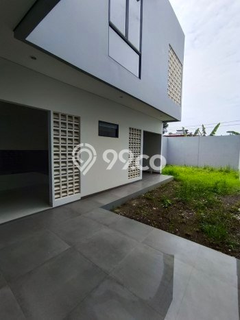 Rumah Elit Modern Tanpa Renovasi di Setra Duta Bandung Rumah Elit Modern Tanpa Renovasi di Setra Duta Bandung