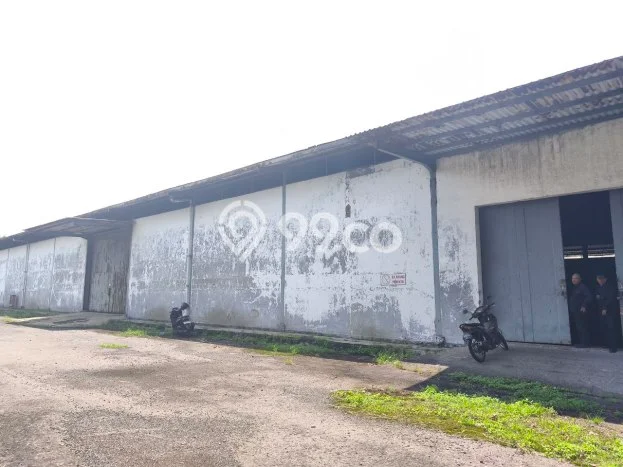 Gudang Disewa di Bandung dengan LB 1000m2 Area Komersial Ramai Gudang Disewa di Bandung dengan LB 1000m2 Area Komersial Ramai