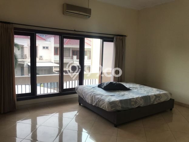 Disewakan! Rumah 5 Kamar Tidur &
4 Kamar Mandi di Citraland, Surabaya Disewakan! Rumah 5 Kamar Tidur &
4 Kamar Mandi di Citraland, Surabaya