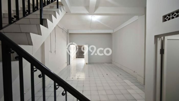 Ruko untuk Disewa di Pusat Surabaya Luas Bangunan 228m2 Ruko untuk Disewa di Pusat Surabaya Luas Bangunan 228m2
