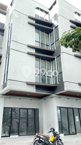 Disewakan Ruko di Kawasan Ramai Citraland Luas 215m2 Disewakan Ruko di Kawasan Ramai Citraland Luas 215m2