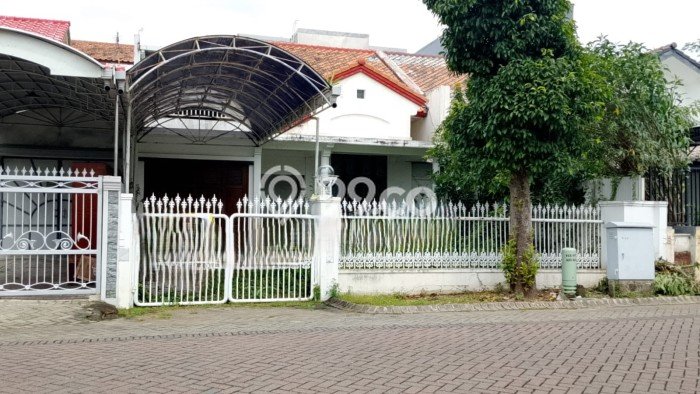 Hunian Elit LB 200m2 Siap Pakai Desain Elegan di Citraland, Surabaya Hunian Elit LB 200m2 Siap Pakai Desain Elegan di Citraland, Surabaya