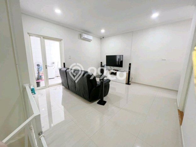 Dijual Rumah Mewah Megah Dengan View Cantik di Sutorejo, Surabaya Dijual Rumah Mewah Megah Dengan View Cantik di Sutorejo, Surabaya
