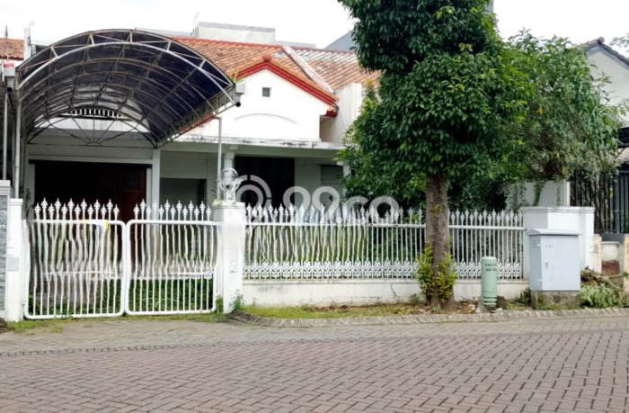 Hunian Elit LB 200m2 Siap Pakai Desain Elegan di Citraland, Surabaya Hunian Elit LB 200m2 Siap Pakai Desain Elegan di Citraland, Surabaya