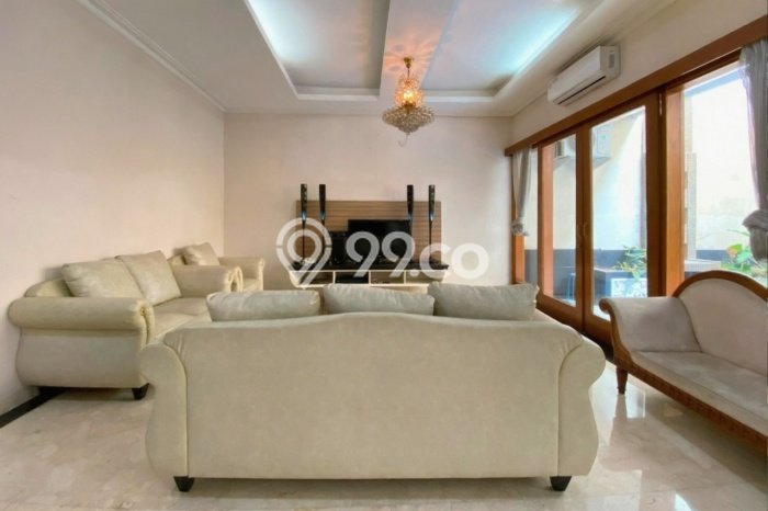 Jual Rumah Mewah Elegan Dengan View Eksklusif di Taman Palem, Jakarta Barat Jual Rumah Mewah Elegan Dengan View Eksklusif di Taman Palem, Jakarta Barat