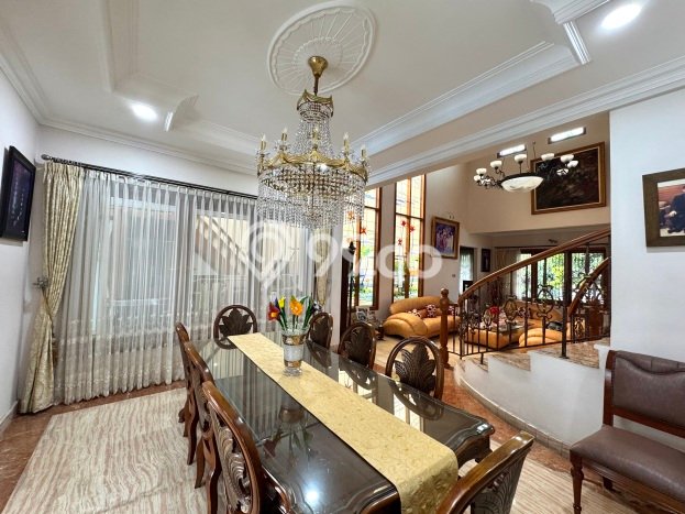 Siap Huni Rumah Mewah 6 Kamar di Kebayoran Lama Dekat ke Mana Saja Siap Huni Rumah Mewah 6 Kamar di Kebayoran Lama Dekat ke Mana Saja