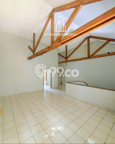 Rumah Menguntungkan di Lebak Bulus, Dekat Kawasan Bisnis, Jakarta Selatan - 4 Kamar Tidur Rumah Menguntungkan di Lebak Bulus, Dekat Kawasan Bisnis, Jakarta Selatan - 4 Kamar Tidur